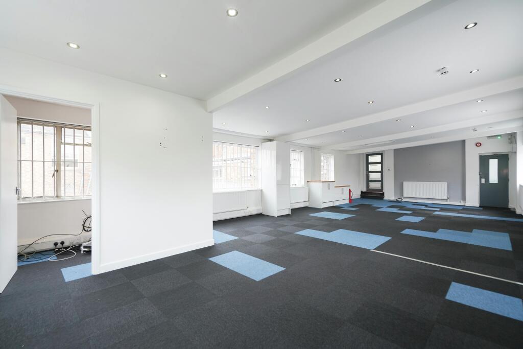 Tavistock St & Claren St - Upstairs office space-3.jpg