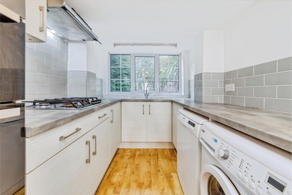House in Reigate and Banstead, Surrey - View 4