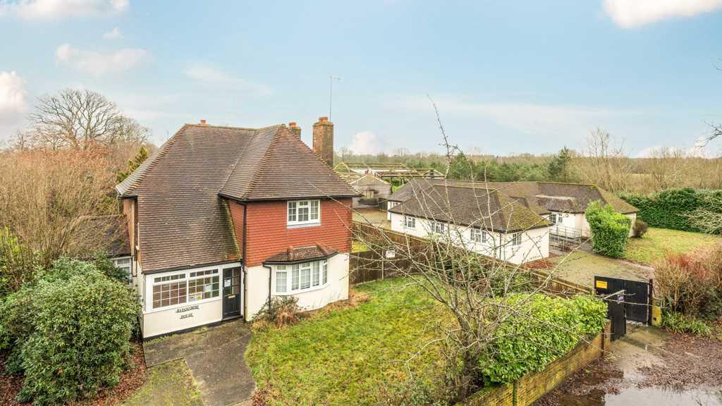 Main image of property: Rainscombe Farm & Bungalow, Dowlands Lane, Smallfield, Horley, RH6 9SB