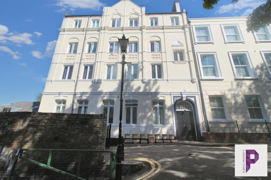 1-bed flat on 7 Pleasant Row, Gillingham, Kent, ME7, £150,000