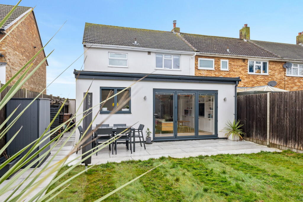 3-bed terraced on Acres Gardens, Tadworth, Surrey, KT20 5LP, £500,000