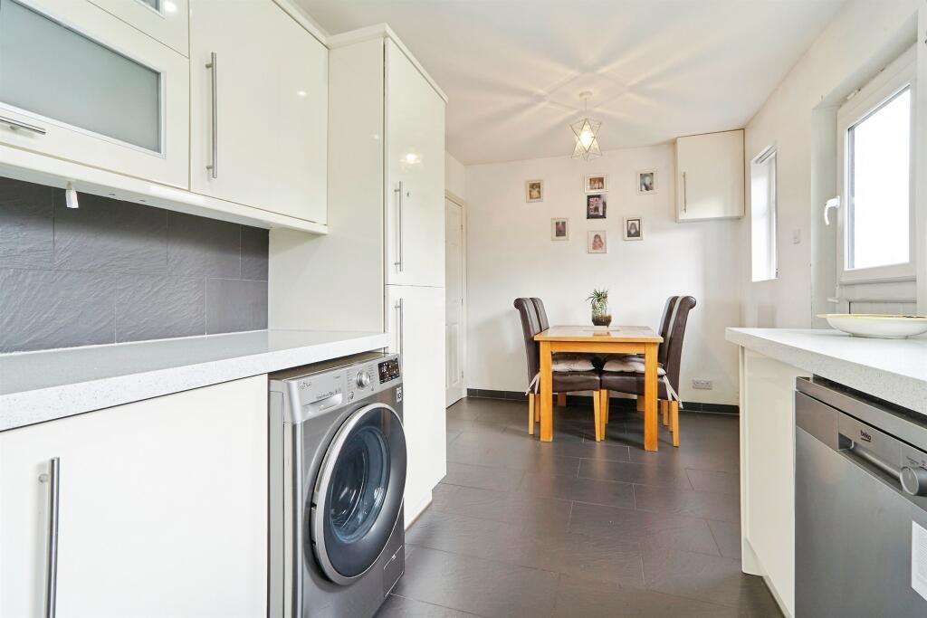 House in Leeds, Larkfield, Rawdon - More