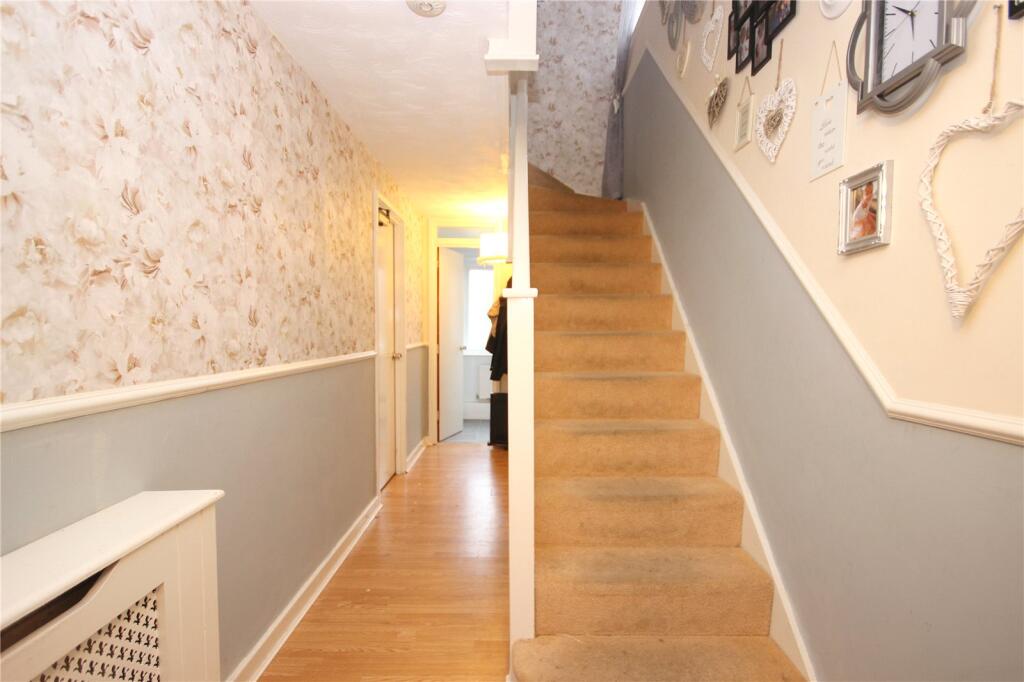 5 bedroom semi-detached house for rent