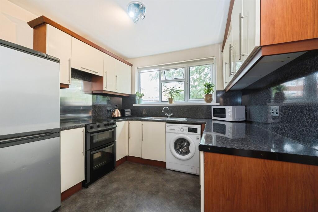 Apartment in Southampton - View 4