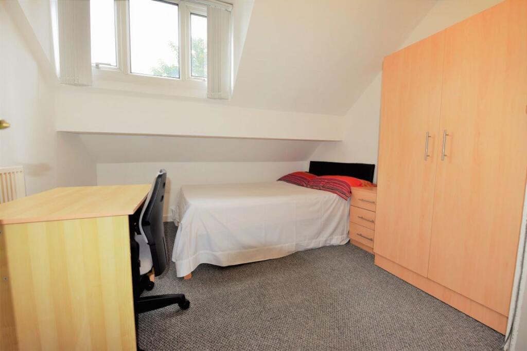 6 bedroom house for rent
