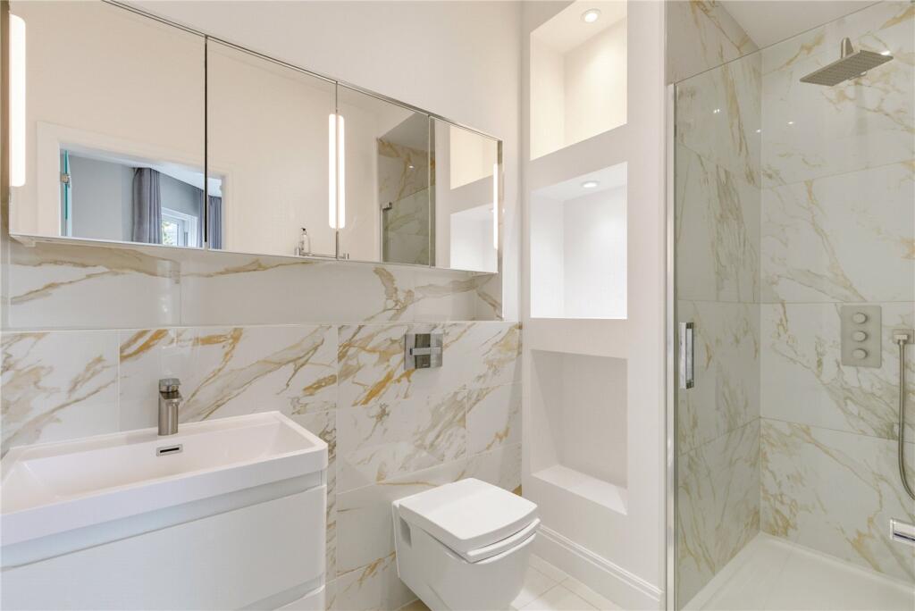Apartment in London - More