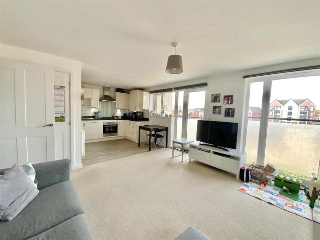 Apartment in Milton Keynes, Fairfields - View 3
