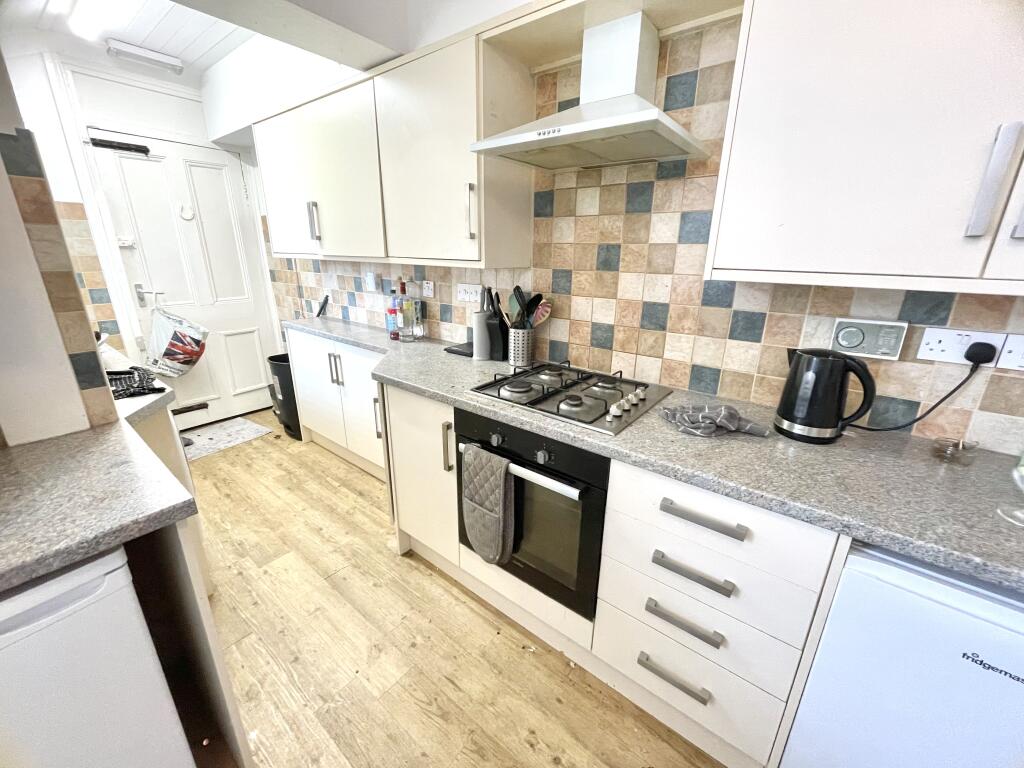 House in Leeds, West Yorkshire - View 4