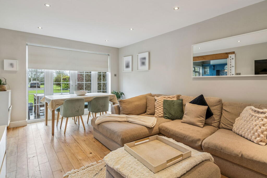 Maple Hill, Bovingdon, Hemel Hempstead, HP3 0NL photo 3