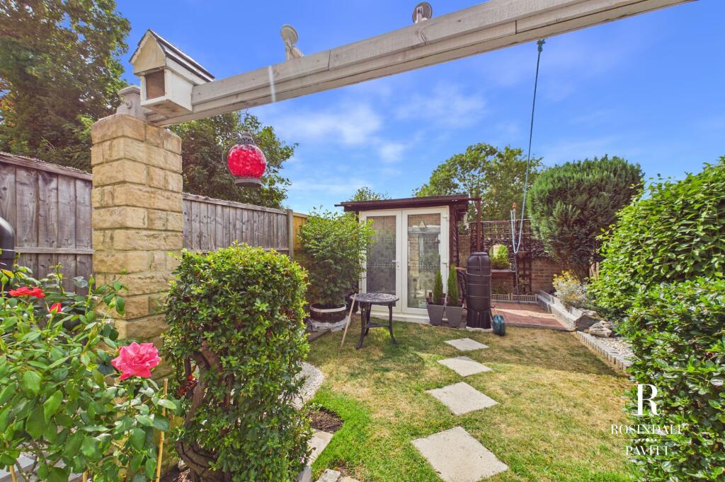 House in Sutton - View 4