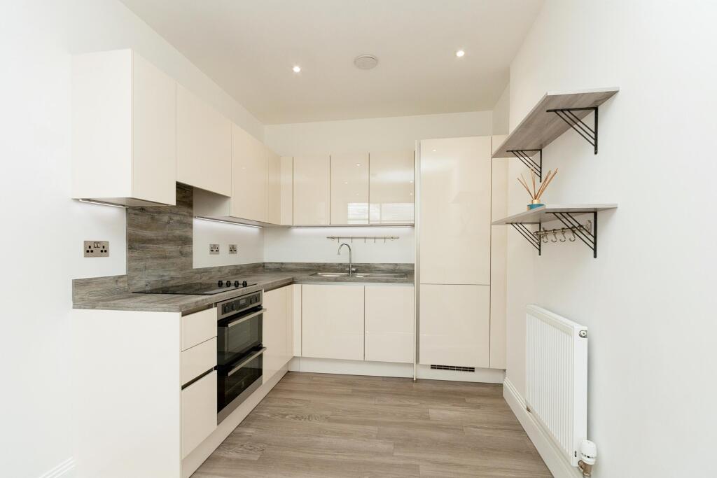 Fullbrook Drive, Basingstoke, RG21 photo 2