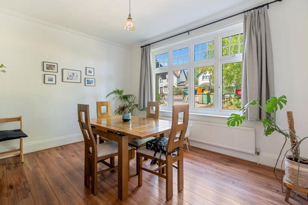 House in London, Woodcote, Woodcote Green - View 4