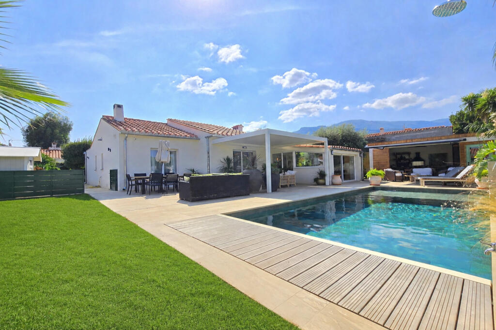 Main image of property: Languedoc-Roussillon, Pyrénées-Orientales, Laroque-des-Albères