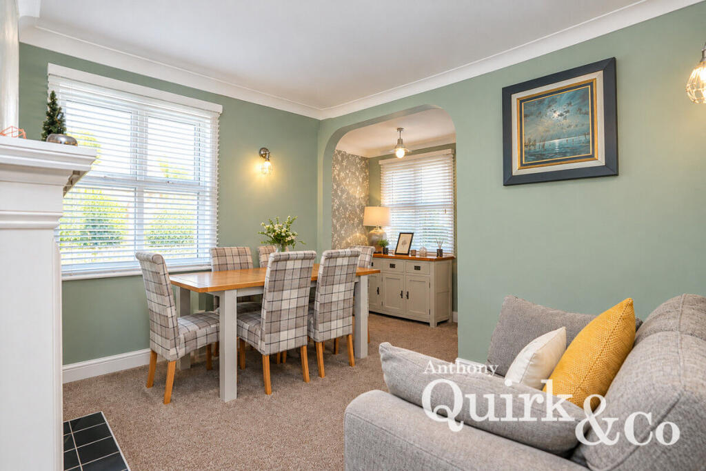 House in Southend-on-Sea - More