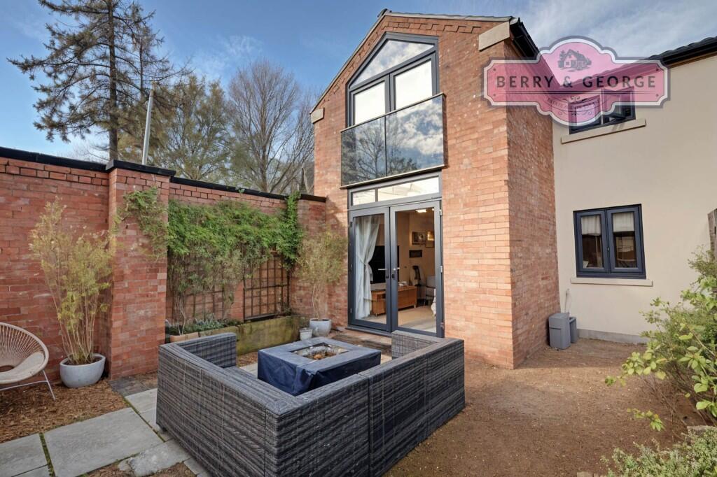 Main image of property: 1 Crown Inn Cottages, Fingerpost Lane, Frodsham, Cheshire, WA6 8LA