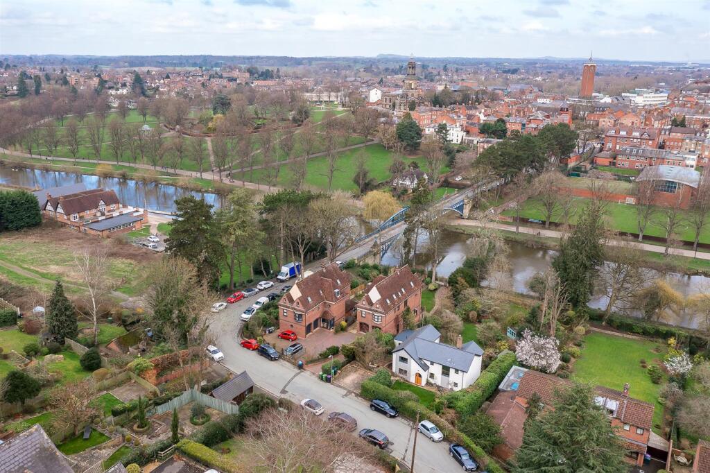 5-bed detached on Kingsland Bridge Road, Kingsland, Shrewsbury, £995,000