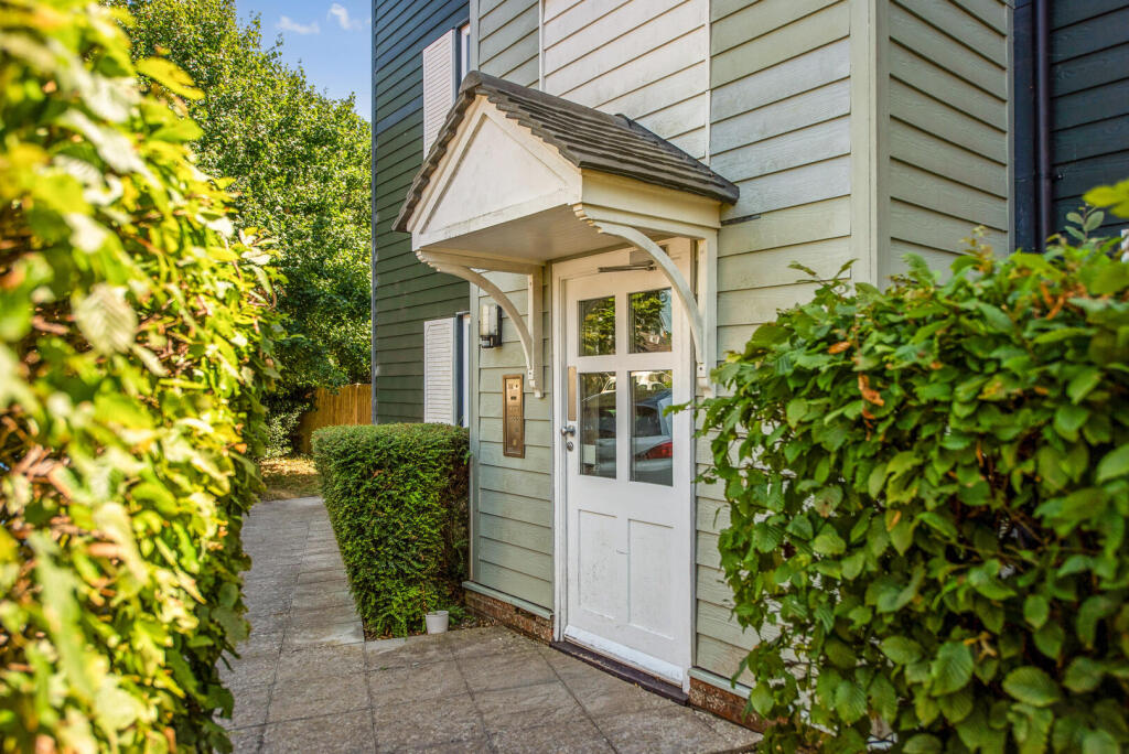 Bedford Drive, Fareham - View 6