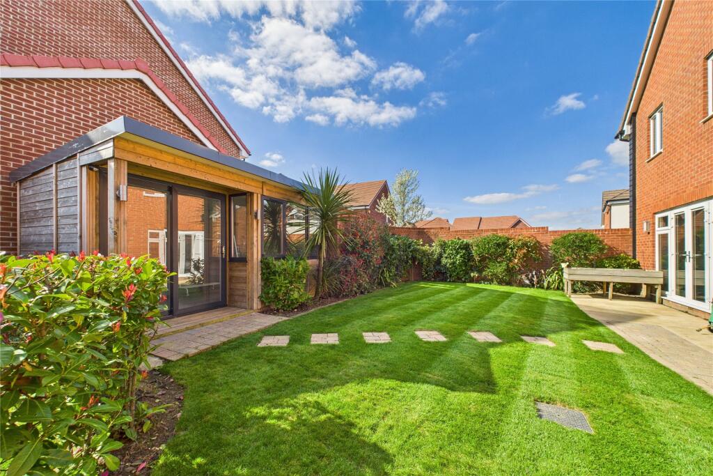 House in Binfield, Bracknell Forest - More
