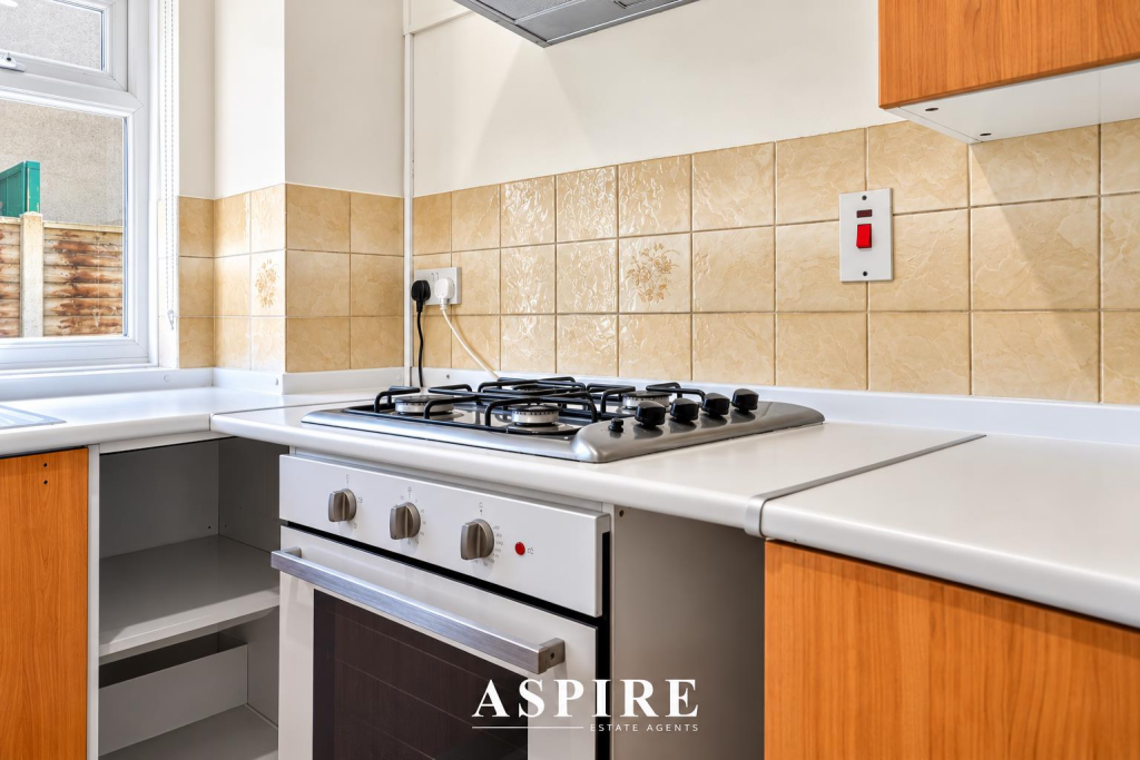 Apartment in Southend-on-Sea - More