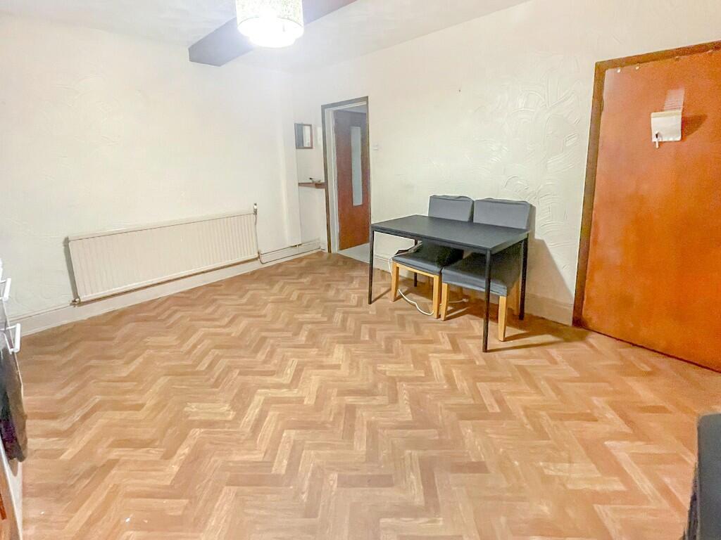 House in Leeds, West Yorkshire - View 6