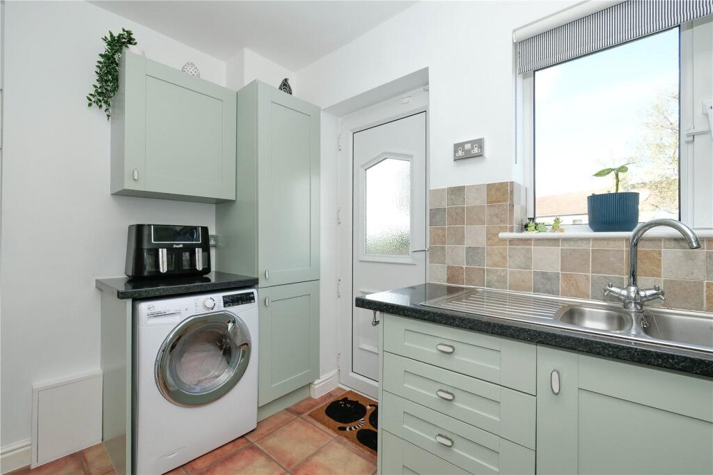 Apartment in Bradford, Temple Rhydding, Baildon - More