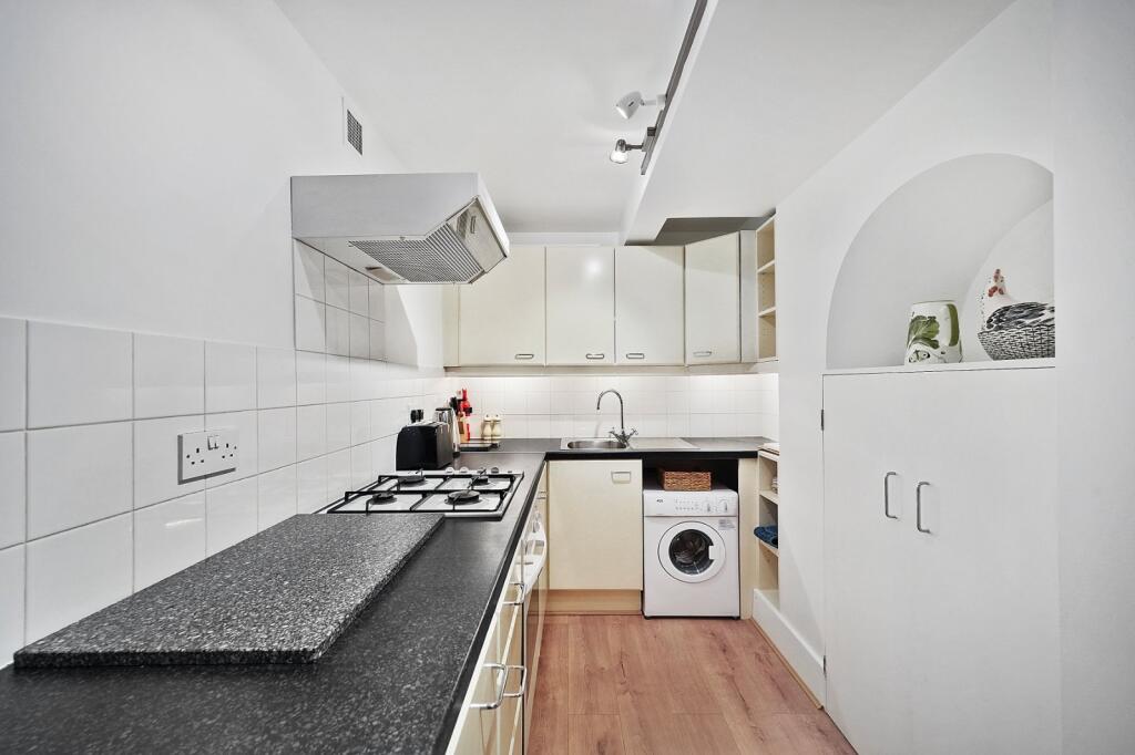 1 bedroom maisonette for rent