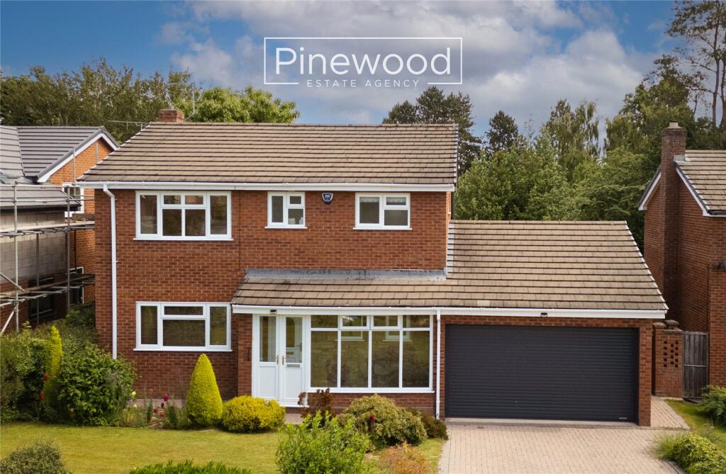 3-bed detached on Llys Preswylfa, Mold, Flintshire, CH7, £350,000