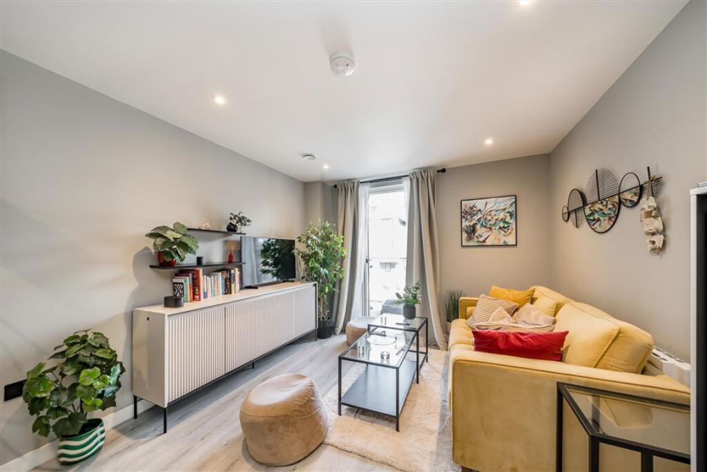 Apartment in London - View 2