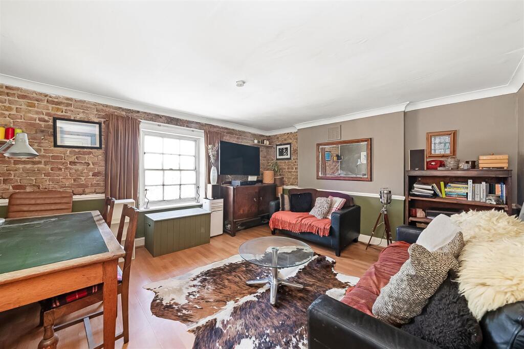Main image of property: Lyndhurst Way, London