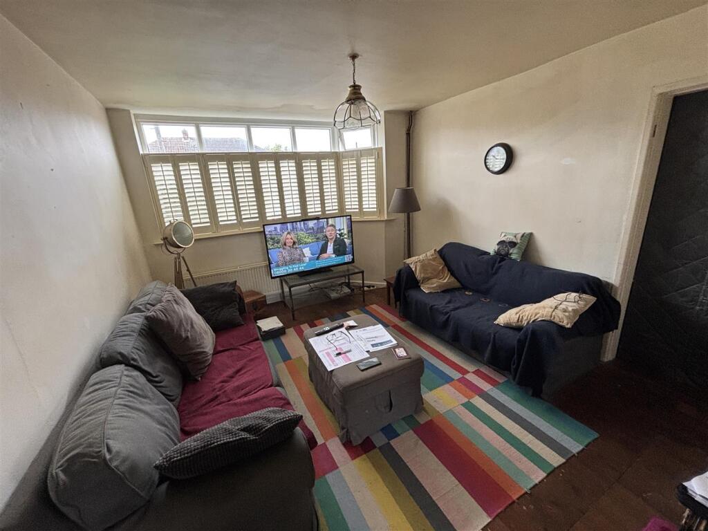 House in Blaby, Glenfields - More