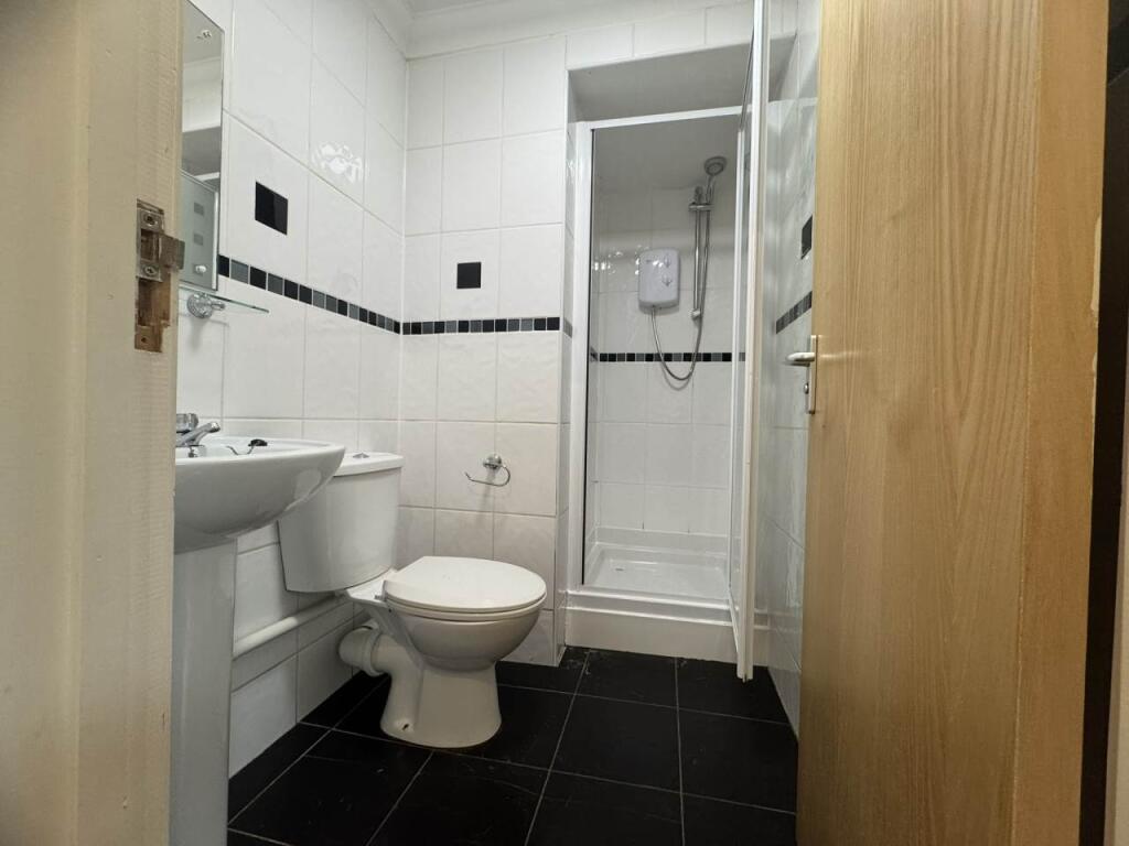 Apartment in Cardiff, Tredegarville, Roath - More