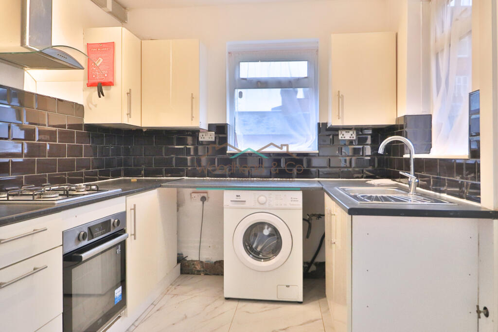 Main image of property: Beaconsfield Terrace, Rushden, NN10 0AN