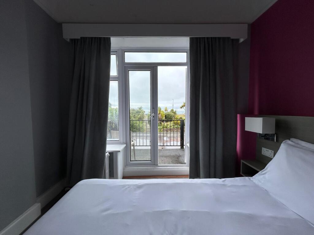 Apartment in Bournemouth, Lansdowne - View 2