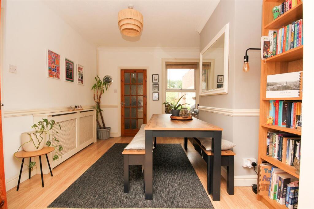 House in Rushden, North Northamptonshire - More