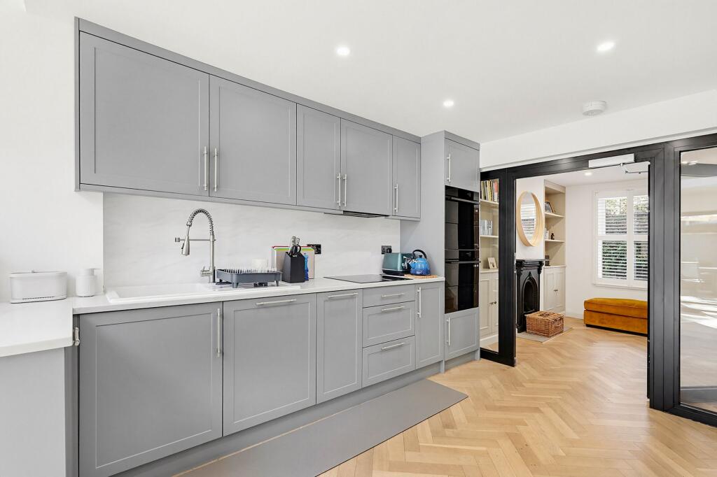House in Elmbridge, Surrey - More