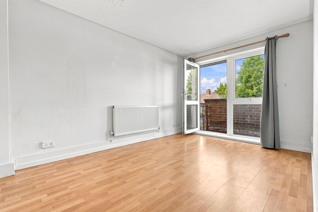 Apartment in Slough - View 4