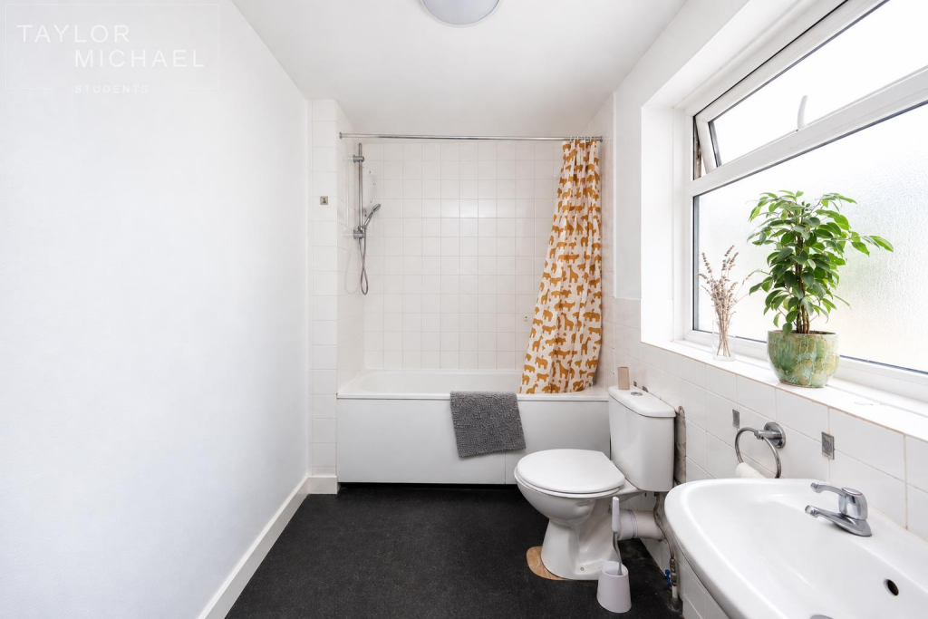 6 bedroom terraced house for rent