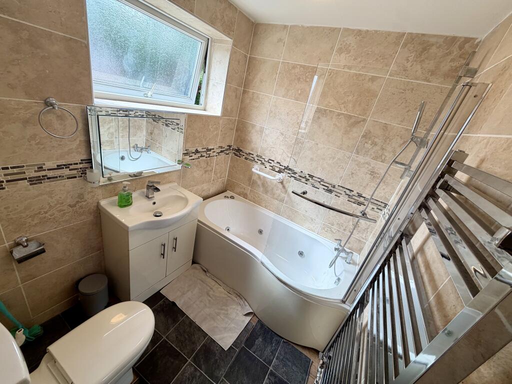 3 bedroom semi-detached house for rent