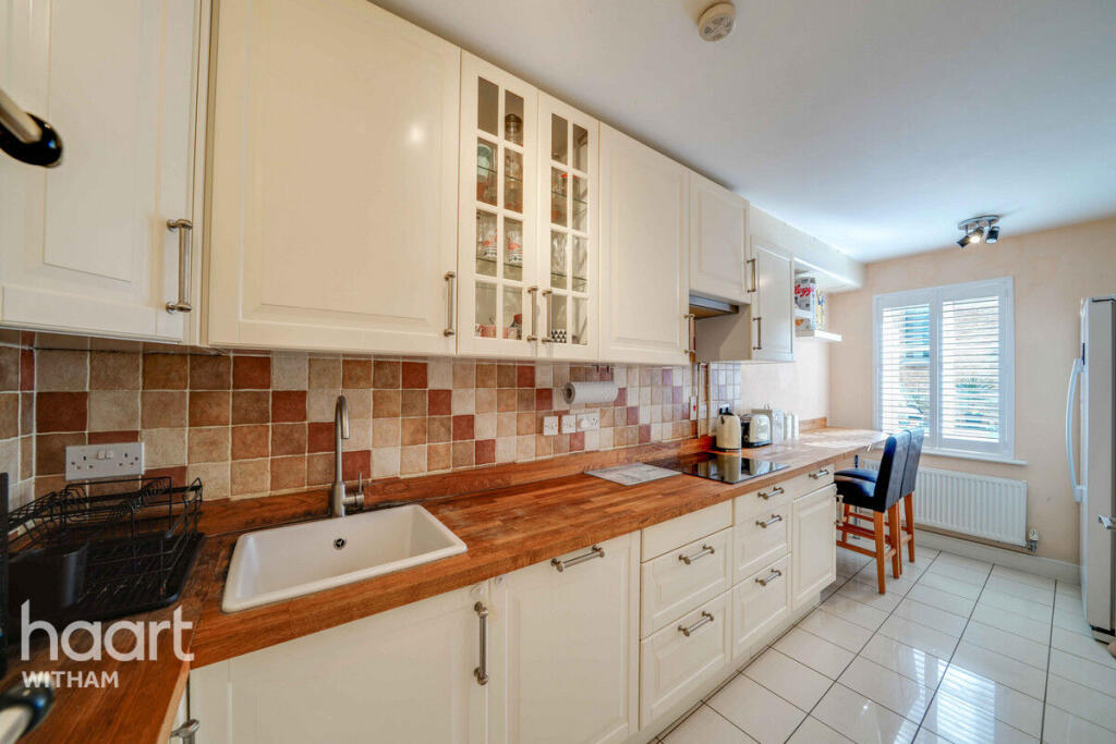 Wood Grove, Silver End photo 4