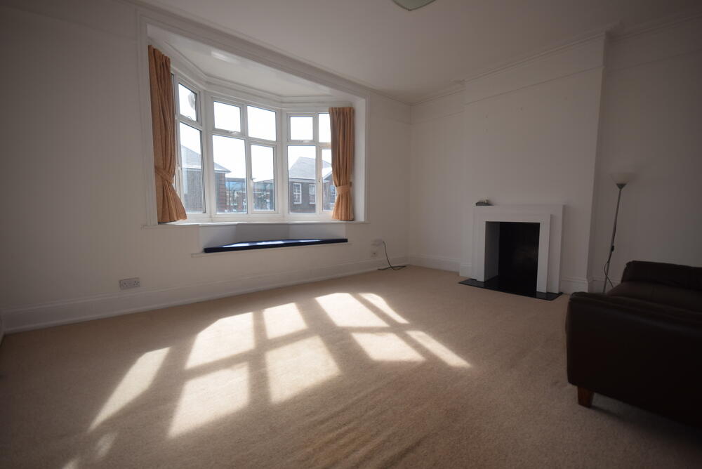 Main image of property: KINGSTON ROAD, SW20: 3 bed 2 rec 1 bath unfurn