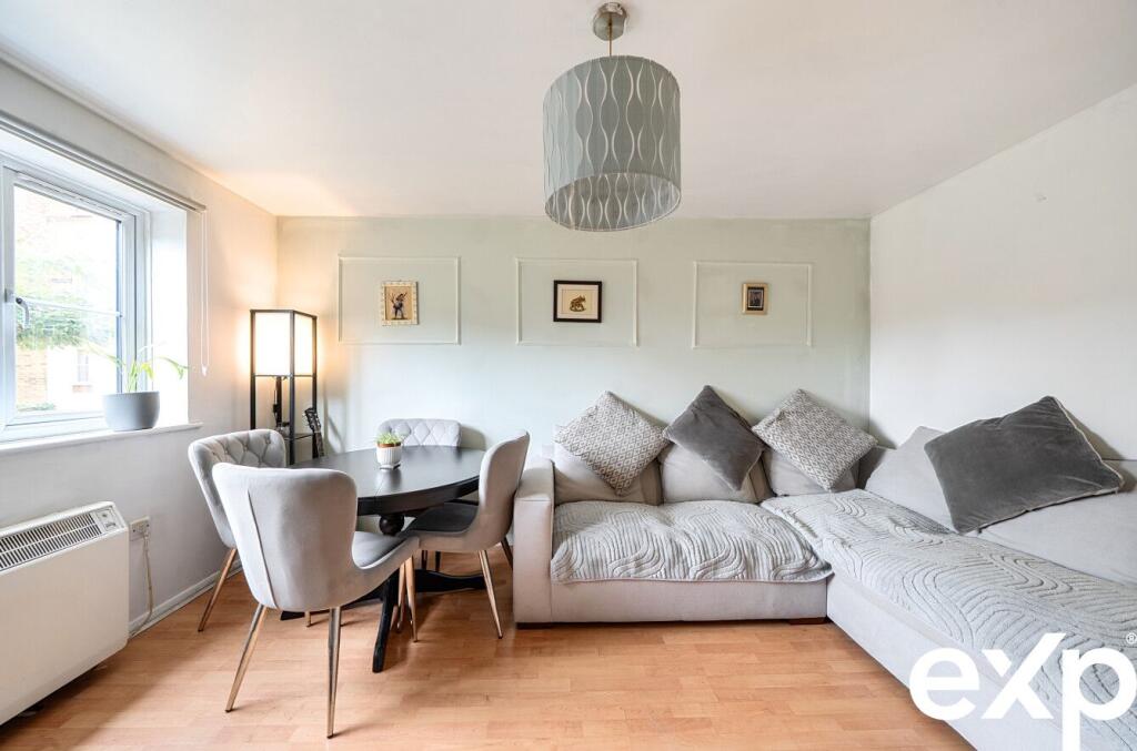 Apartment in London, Enfield Island Village - More