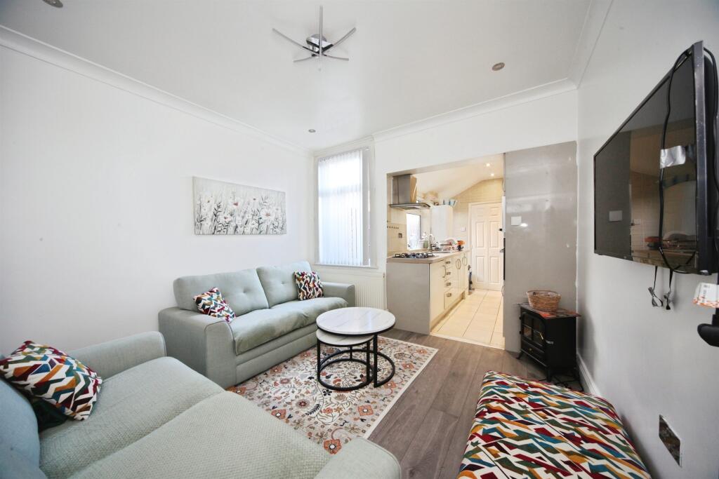 Warwick Road West, Luton - View 3