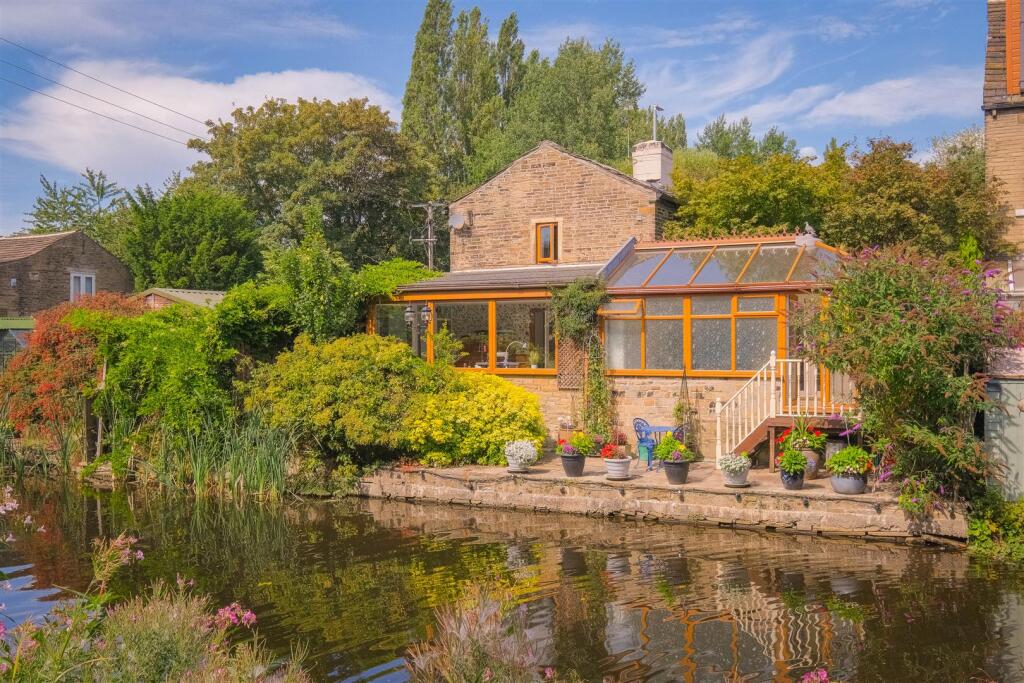 Main image of property: Park Road, Elland