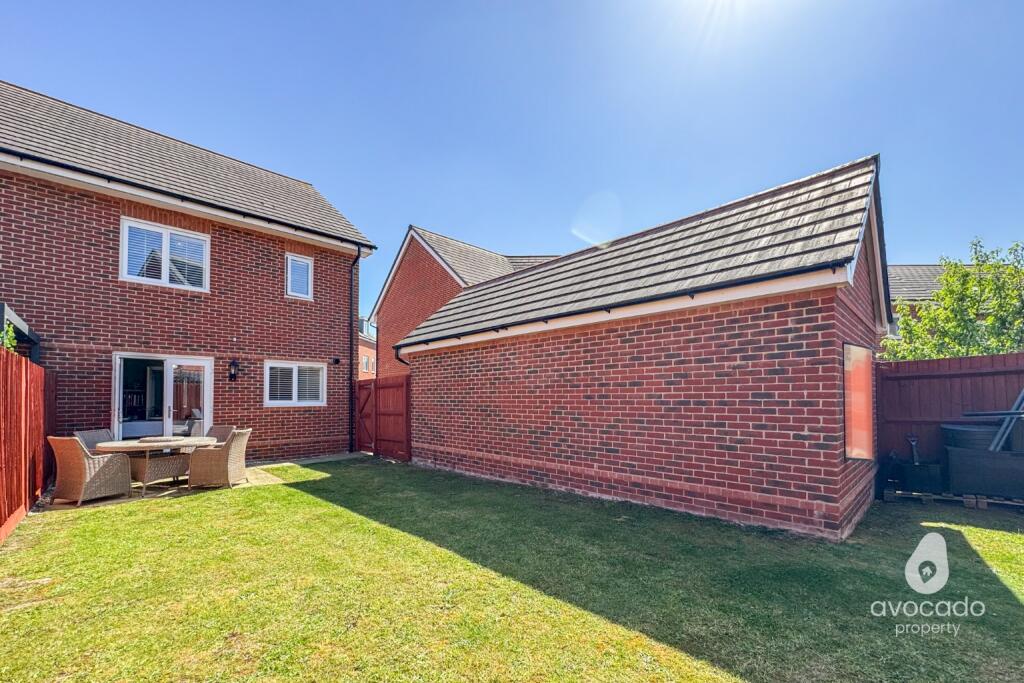 House in Spencers Wood, Ryeish Green, Shinfield - View 6