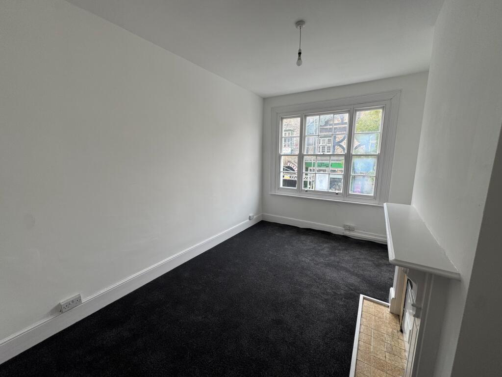 Apartment in Canterbury - View 3
