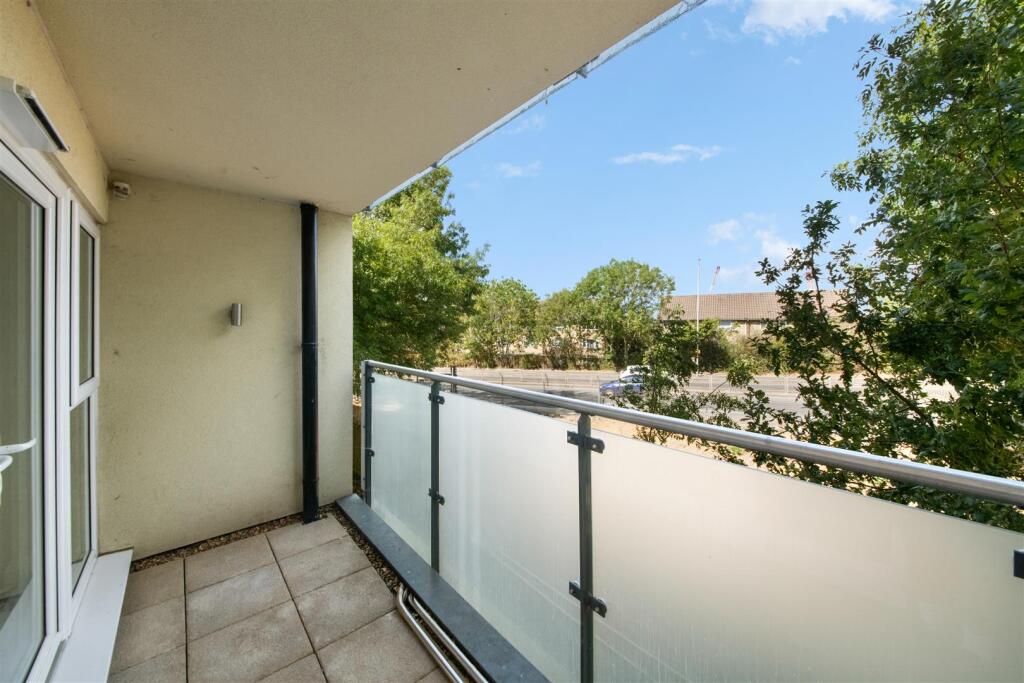 Apartment in London, Ickenham - More