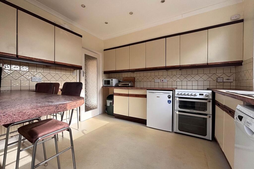 Overhill Way, Park Langley, Beckenham, BR3 photo 4