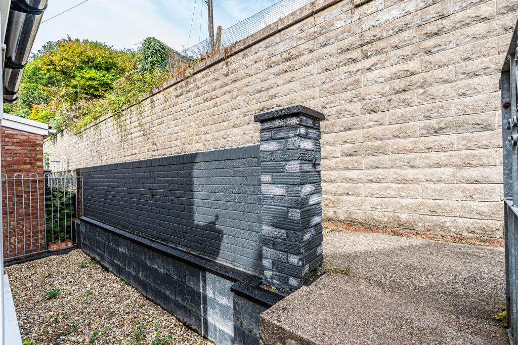 House in Pontypridd, Rhondda Cynon Taf - View 2