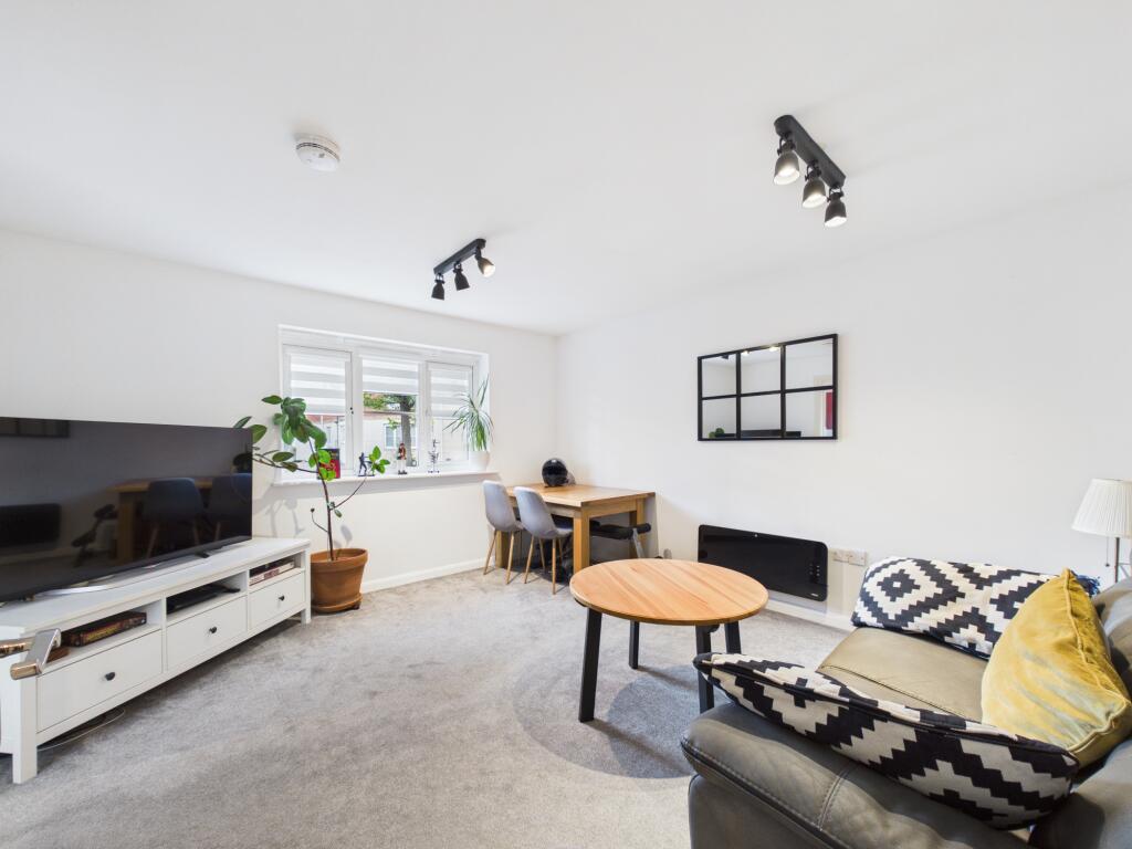 2-bed flat on Ocean Court, City Point, £107,500