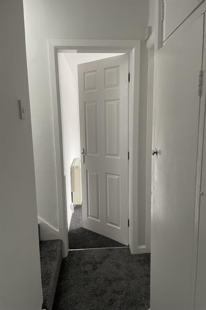 Apartment in Stockport, Bramhall Moor - View 2